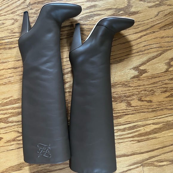 😊SOLD😊 Fendi Maya FF Karligraphy-motif boots in 37 - Picture 6 of 15